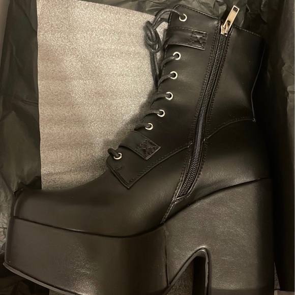 platform dollskill boots woman sz 6 - Picture 2 of 3